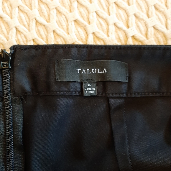 Aritzia Talula Shorts High Rise - Picture 3 of 4